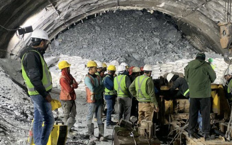 Триває сьомий день рятувальної операції для 41 робітника в пастці після обвалу тунелю в Індії