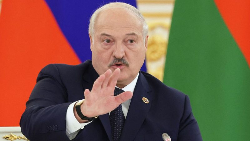 Лукашенко намагається підвищити свій статус – Іван Ус