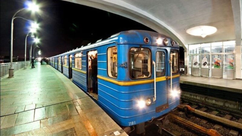 Кому надається право на безкоштовний проїзд у метрополітені