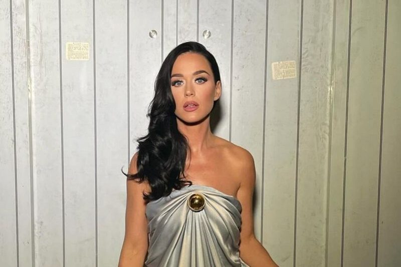 Кеті Перрі та Лорен Санчес увійдуть до першого повністю жіночого екіпажу у космосі