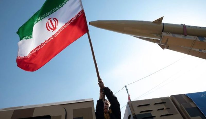 Іран вводить армію в стан готовності