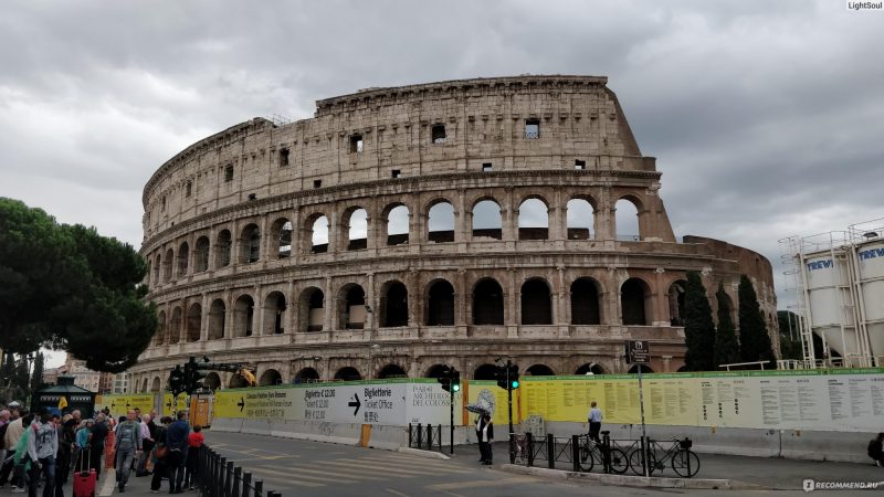 Італія вимкне освітлення Колізею на знак співчуття через смерть Папи Франциска