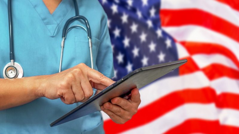 Масові звільнення у сфері охорони здоров’я США