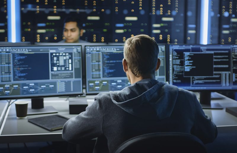 США скасували контракти з кібербезпеки для України