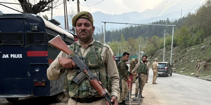 У Індії озброєні бойовики розстріляли понад 20 людей