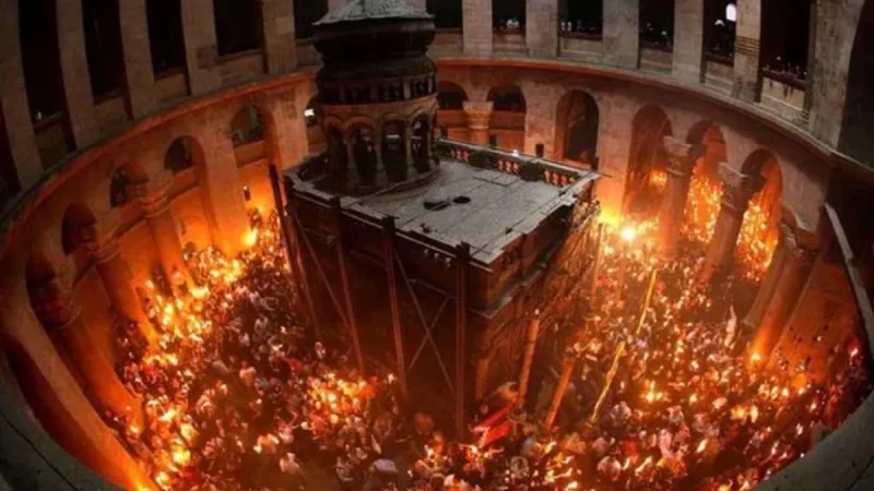 У Велику суботу в Єрусалимі зійшов Благодатний вогонь