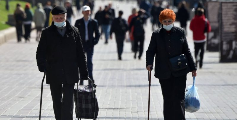 Українським багатодітним матерям дозволили достроковий вихід на пенсію з надбавкою