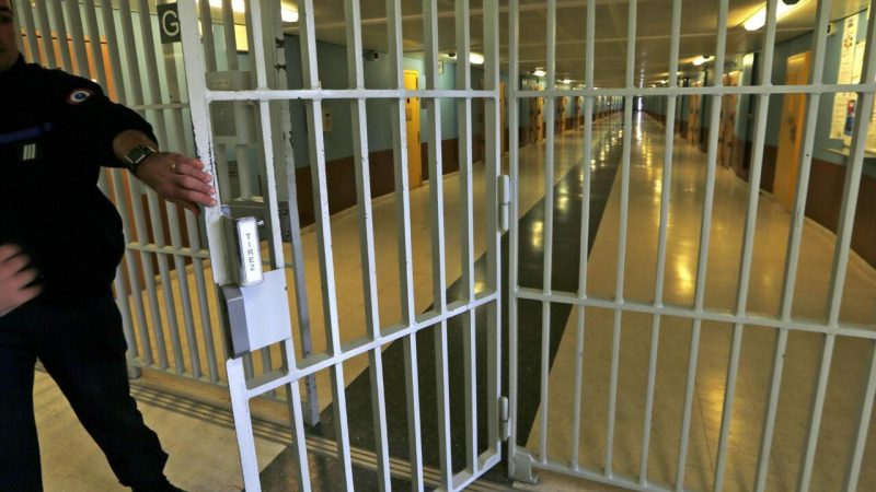 В Франції сталися напади на кілька тюрем