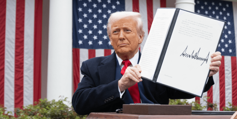 Як книжка “Смерть від Китаю” вплинула на економічну політику Трампа