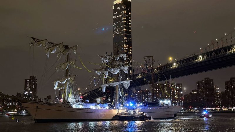 Аварія в США, судно ВМС Мексики з курсантами зіткнулося з Бруклінським мостом