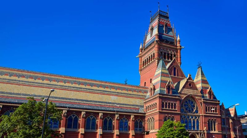 Гарварду заборонили приймати іноземців