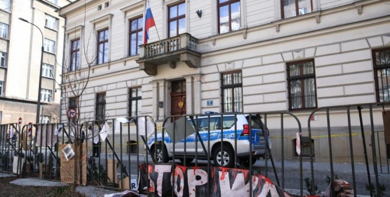 Польща закриває консульство РФ після підпалу ТЦ у Варшаві