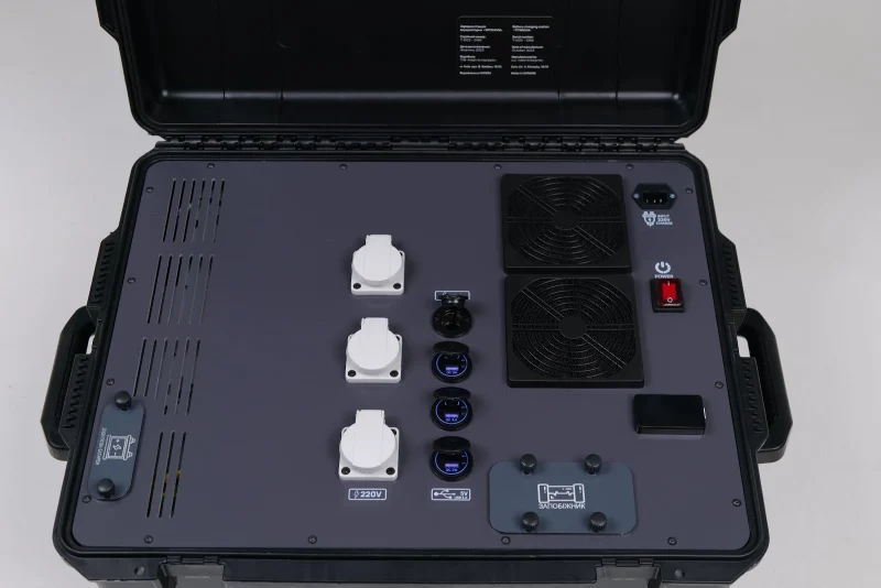 ЗСУ отримали українські зарядні станції Titanium для військової техніки