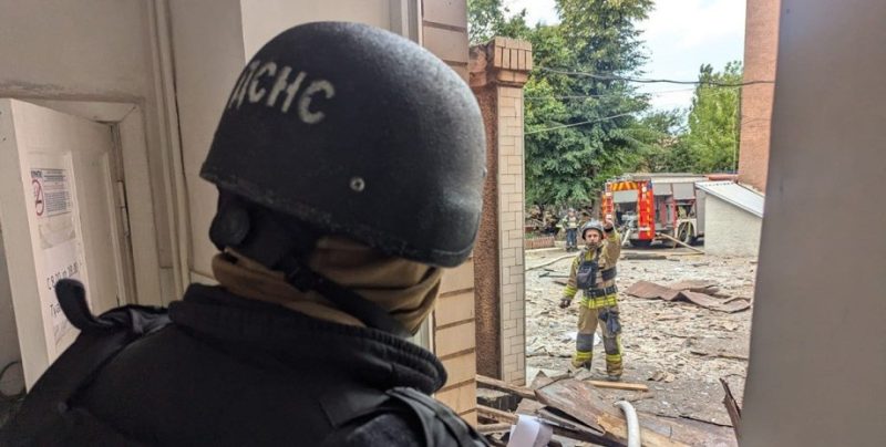 Біля ТЦК у Кривому Розі влучив дрон — троє поранених