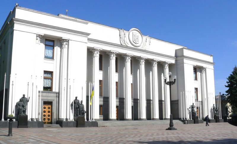 Найвищі зарплати серед чиновників у 2025 році