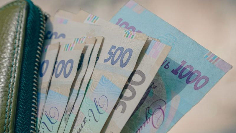 Українські діти з тимчасово окупованих територій отримають грошову допомогу