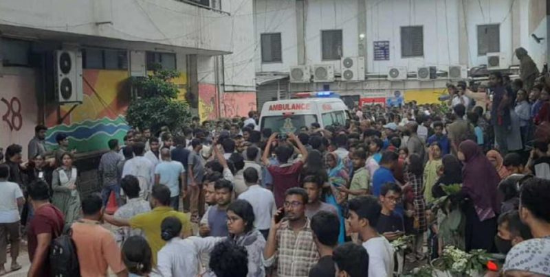 Авіакатастрофа в Бангладеш, тренувальний літак упав на шкільний кампус