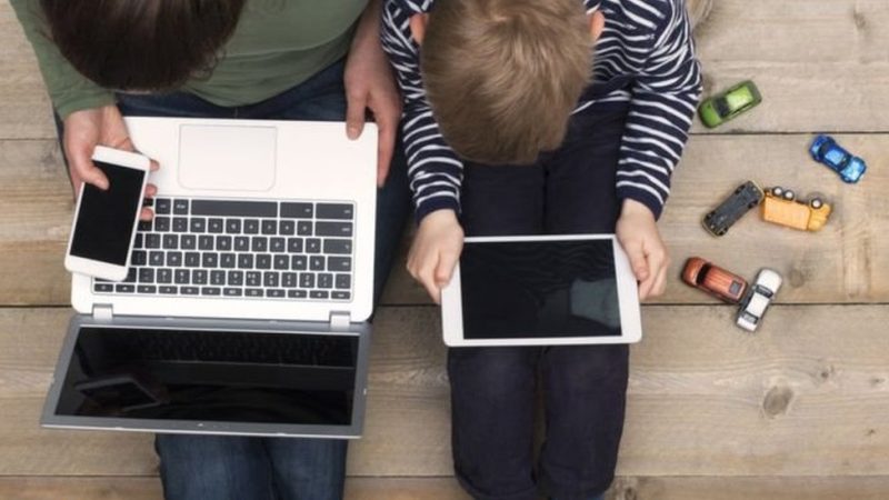 Короткозорість серед молоді стрімко зростає через цифрові пристрої