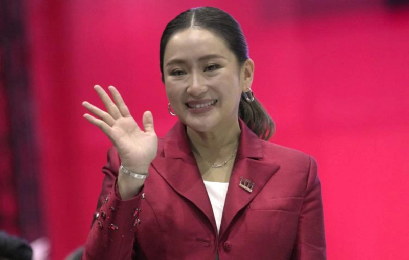 Прем’єрку Таїланду відсторонили через етичний скандал