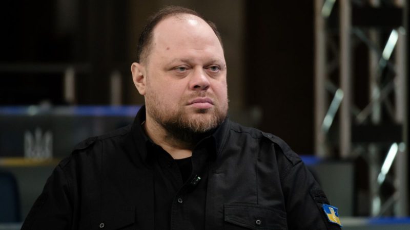 Стефанчук підписав закон що обмежує НАБУ та САП