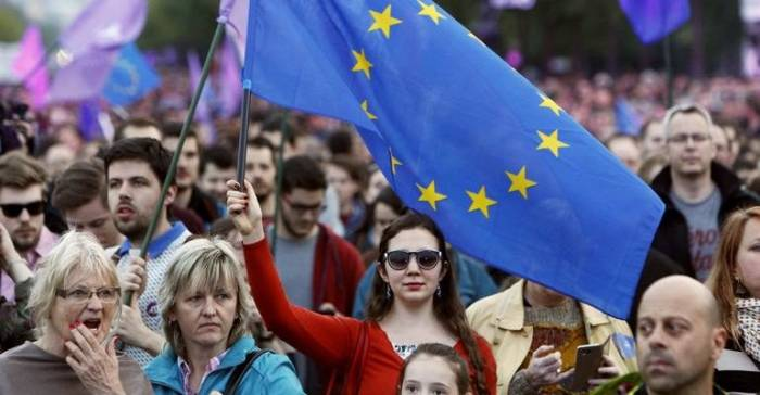 ЄС встановив рекорд за чисельністю населення, але народжуваність падає