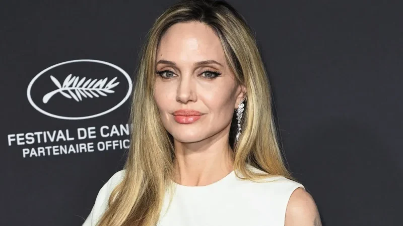 Анджеліна Джолі планує залишити США після продажу особняка в Лос-Анджелесі