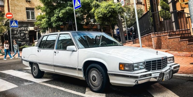 Cadillac Fleetwood 1992 року помітили в Києві