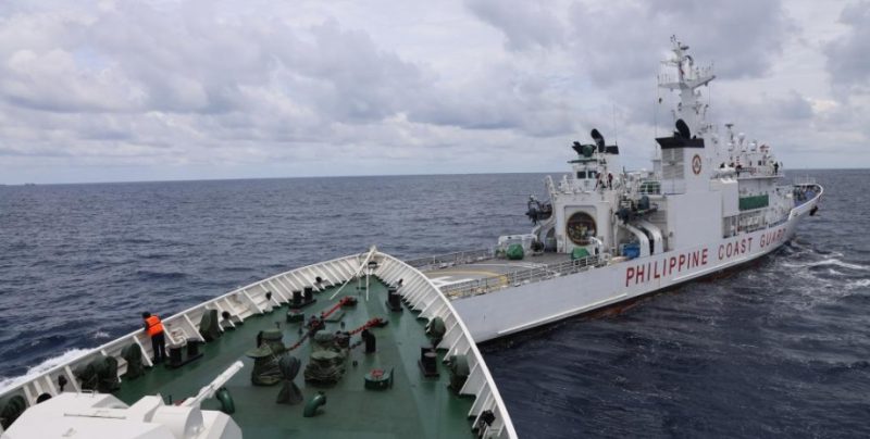 Китайські військові кораблі зіштовхнулися під час спроби перехопити катер Філіппін