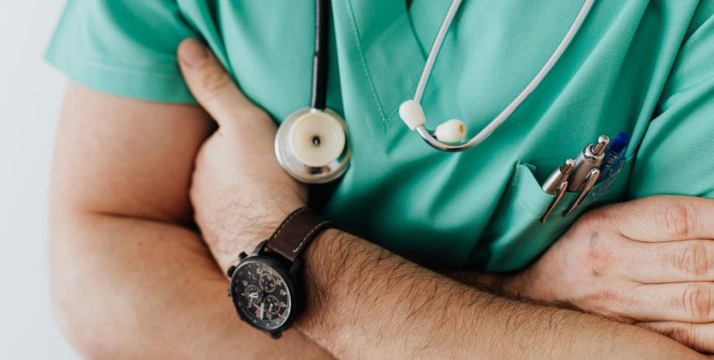 Молоді лікарі отримають 200 тисяч гривень за роботу в селах і прифронтових зонах