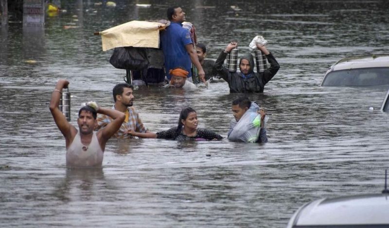 Раптові повені знищують села в Індії та Пакистані