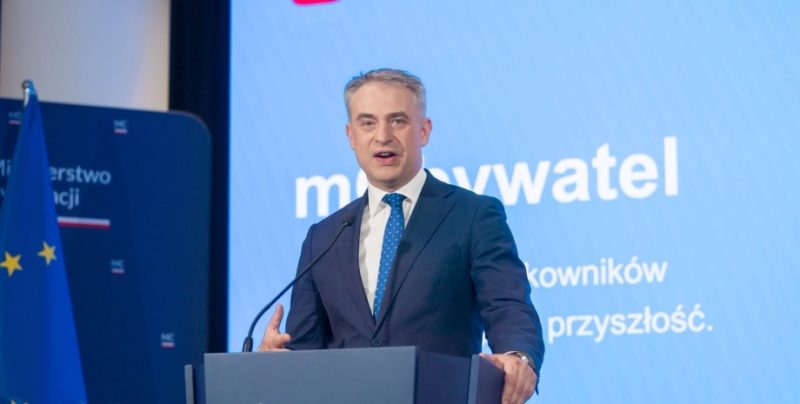 Рішення Навроцького про вето спричинило політичну суперечку в Польщі