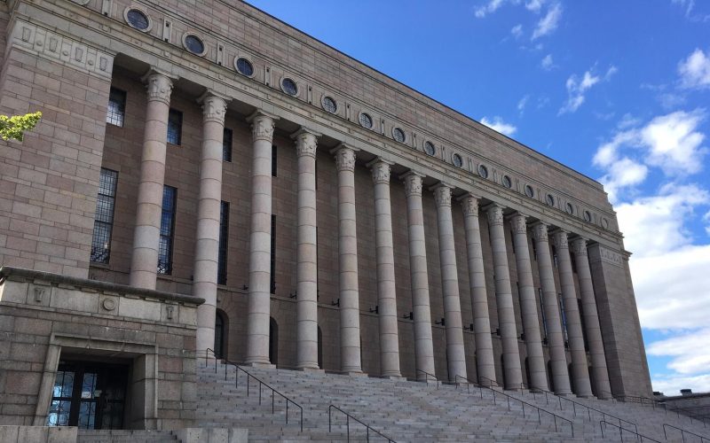 Трагедія у парламенті Фінляндії: депутата знайшли мертвим