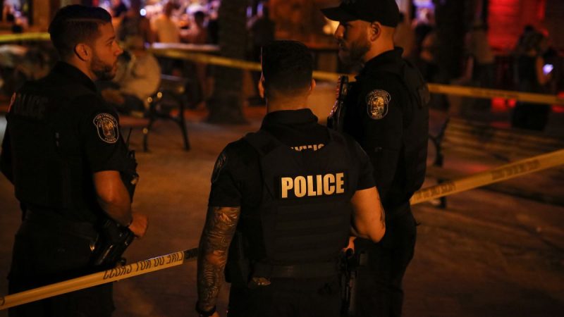 У США автобус із дітьми врізався в електролінії після заносу на трасі