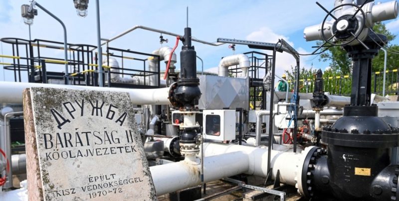 Угорщина заявила про зупинку постачання російської нафти після атаки на інфраструктуру