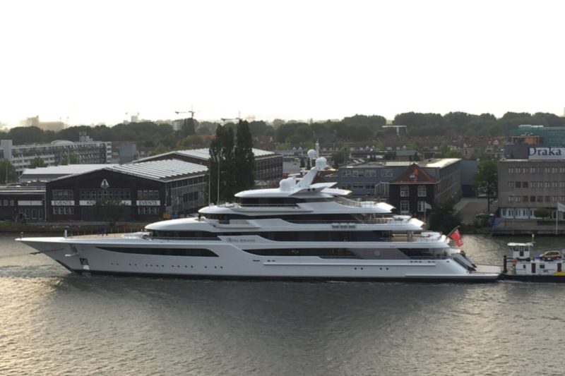 Яхта Медведчука зависла в Хорватії, хто насправді керує активом?