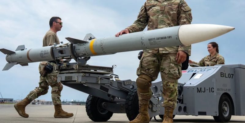 Польща розслідує падіння ракети після порушення повітряного простору РФ