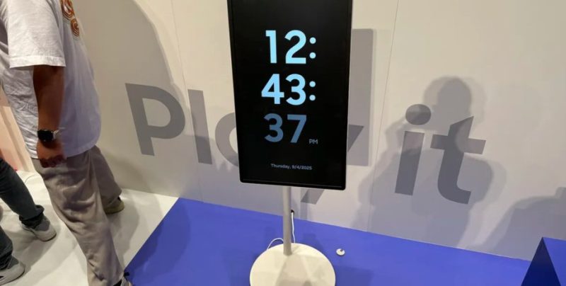 Samsung представила телевізор-валізу, який працює без розетки