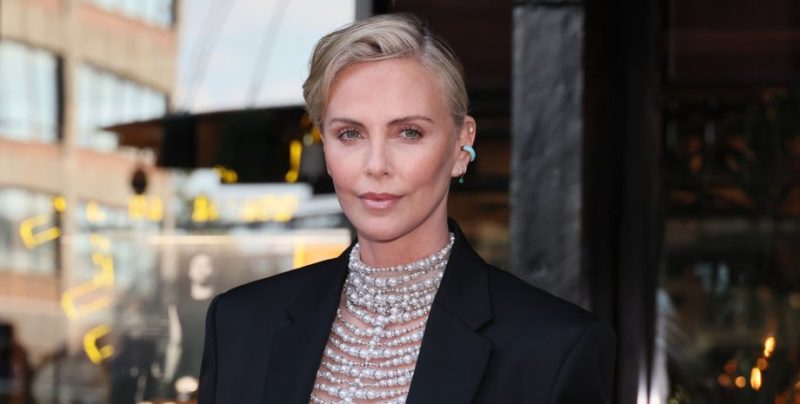 Шарліз Терон викрали авто прямо з дому — хвиля пограбувань накрила Лос-Анджелес