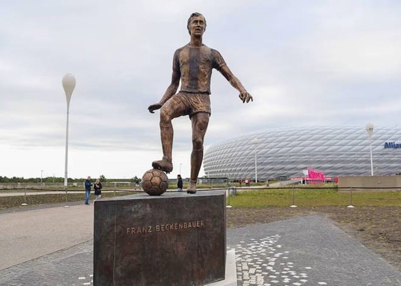У Мюнхені відкрили пам’ятник на честь знаменитого гравця та тренера Баварії
