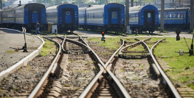 Укрзалізниця відновлює рух після удару РФ по інфраструктурі