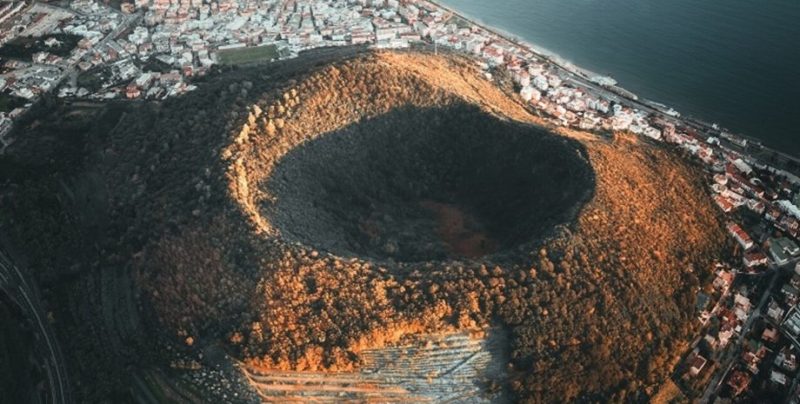 В Італії активізувався вулкан: землетрусів у 4 рази більше, ніж вважалося раніше