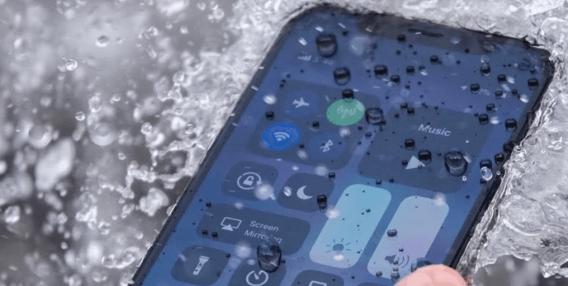 Як врятувати iPhone після потрапляння вологи і не зіпсувати його