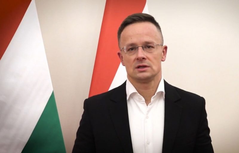 Сіярто звинуватив «провоєнну еліту» у спробах зірвати саміт Трампа і Путіна