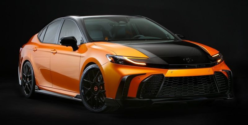 Toyota оновила Camry та Corolla Cross спеціально для тюнінг-шоу в Лас-Вегасі