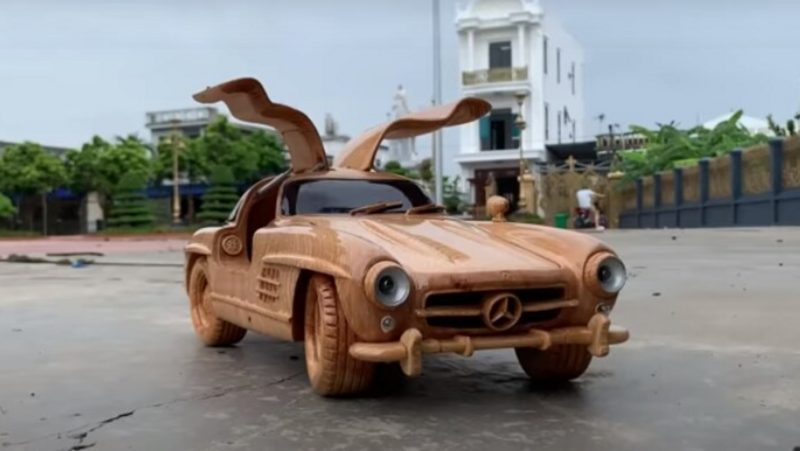 У Франції створили Mercedes 300 SL Gullwing з дерева
