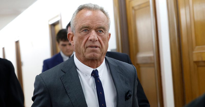 Кеннеді змусив змінити заяви про вакцини й аутизм: у США новий скандал