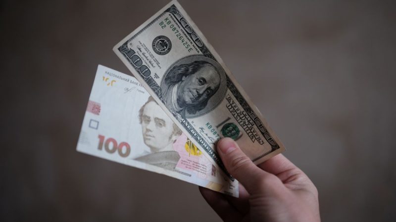 Курс долара знову змінюється: чого чекати найближчими днями
