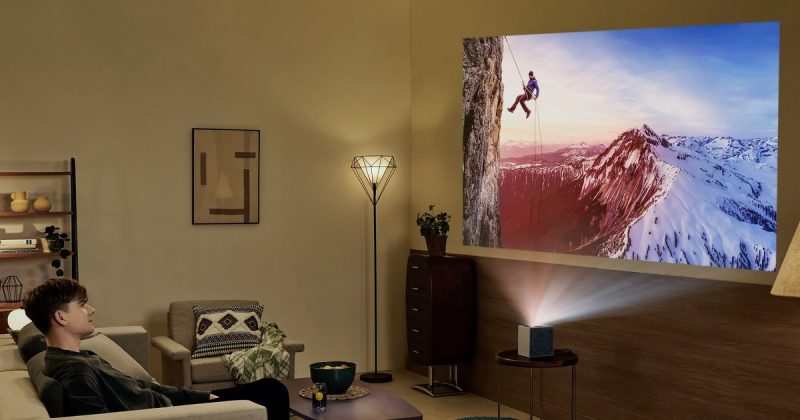 Чому сьогодні варто обрати проектор замість телевізора