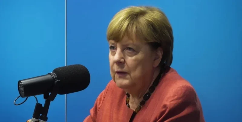 Меркель: Мінські угоди дозволили Україні підготуватися до загрози з боку Росії