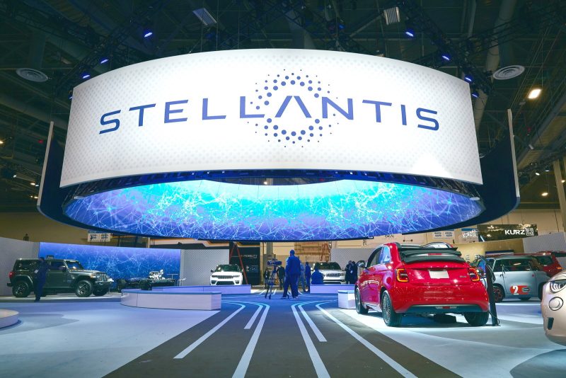 Stellantis терміново відкликає понад мільйон автомобілів Jeep через небезпеку пожежі
